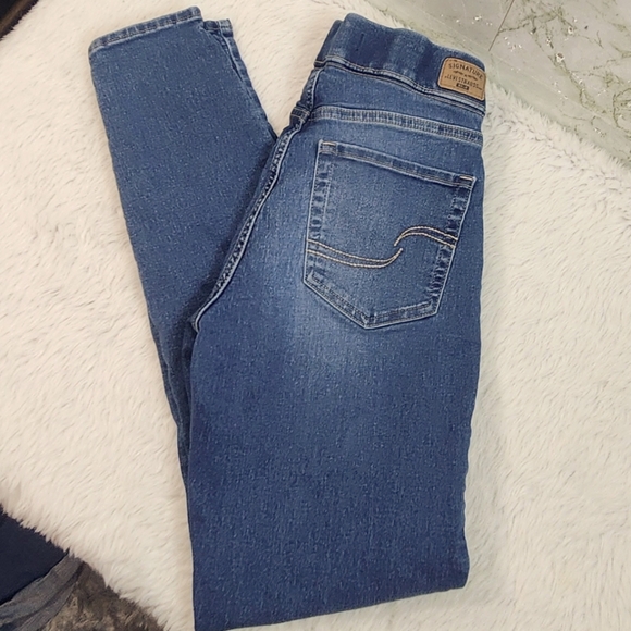 Levi's Totally Shaping Pull-On Skinny Jeans - Picture 1 of 15